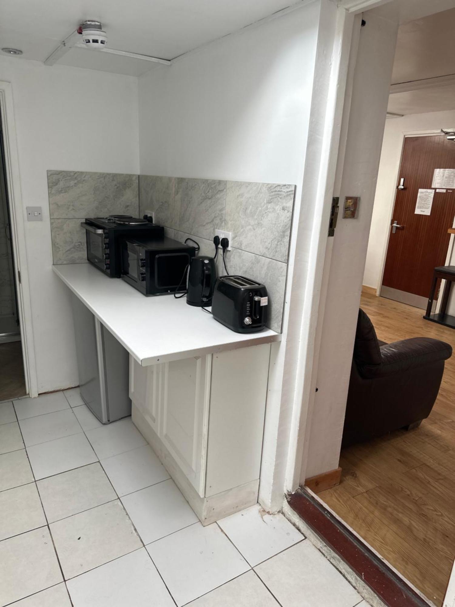 Hotel Barrs Court Beds Warmley Exterior foto